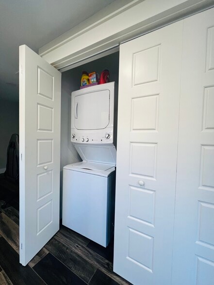 Building Photo - 611 W Page Ave