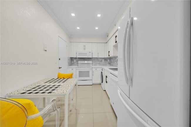 Building Photo - 2501 S Ocean Dr