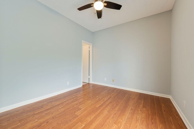 Building Photo - MOVE-IN TODAY: Updated 3 BR / 2.5 BA in S Austin - Walkable Location - W/D Included