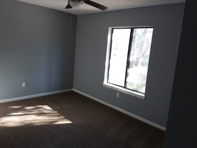 Building Photo - 577 Huckleberry Ln