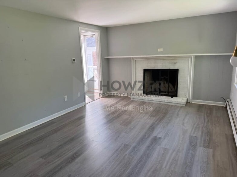 Building Photo - 14 Ellis Dr