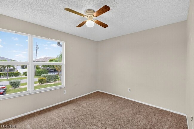 Building Photo - 4641 SW Santa Barbara Pl