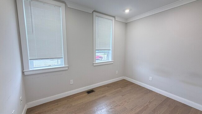 Building Photo - 93 George St