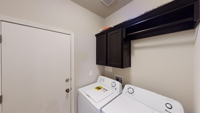 Building Photo - 7805 Enchanted Cir Dr
