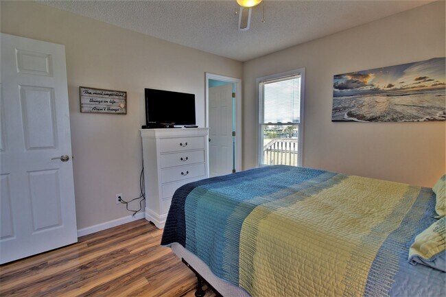 Building Photo - Surf City - 3BR 2BA Pet Friendly Cottage O...