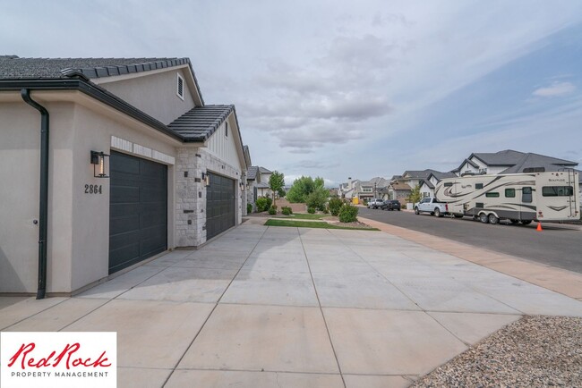 Building Photo - Beautiful 3 Bedroom and 3 Bathroom Home wi...