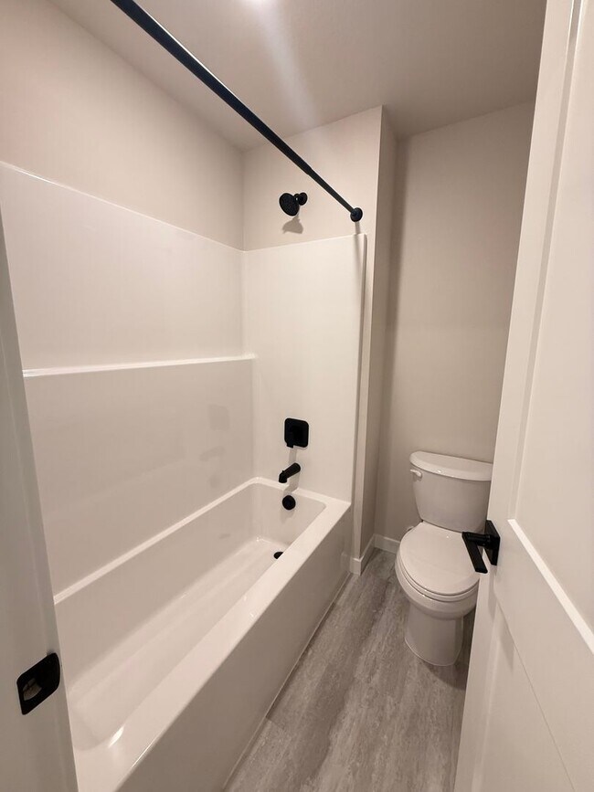 Building Photo - Brand New Stunning 5 Bed/3 Bath Home - Steven's Ranch