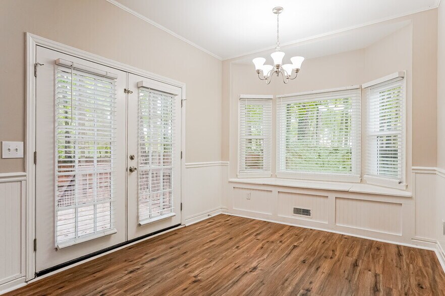 Building Photo - 100 Remington Woods Dr