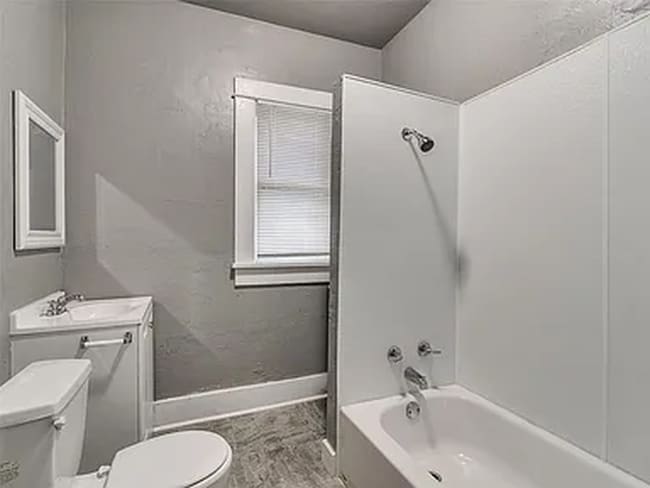 Building Photo - N. McKinley Ave - Triplex