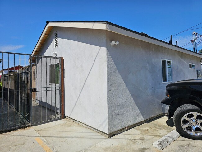 Building Photo - EE741F