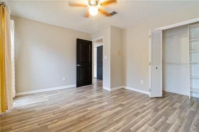 Building Photo - 694 Serramonte Dr