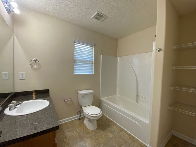 Building Photo - BRIDGEWATER HOME! PRE-LEASING FOR AUGUST 2026!