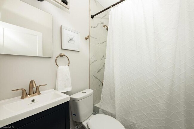 Building Photo - 208 Leftwich St