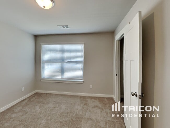 Building Photo - 4803 Kingdom Dr