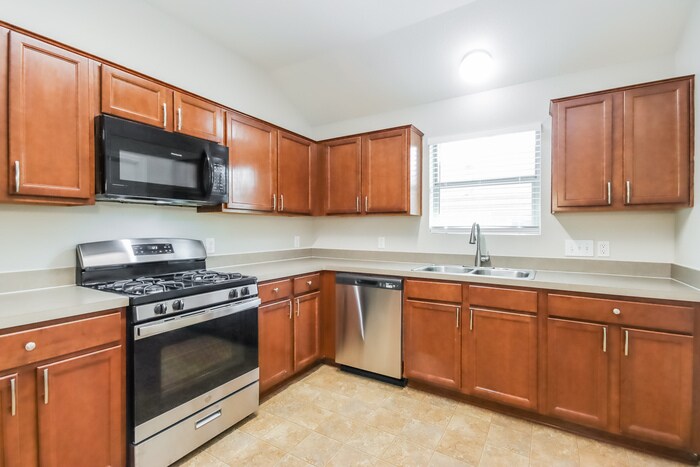 Building Photo - 805 Belvedere Dr