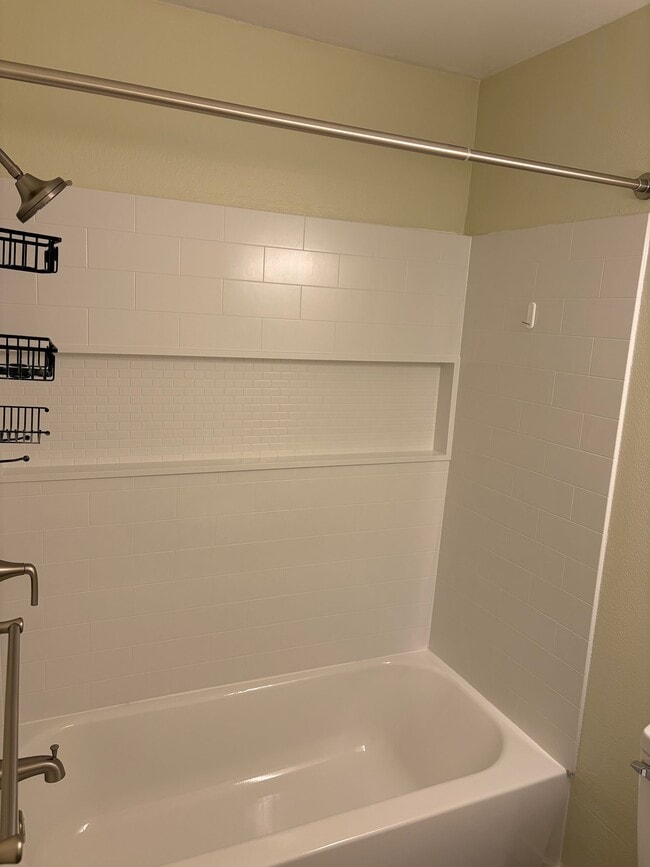 Building Photo - 2128 Retreat Ct