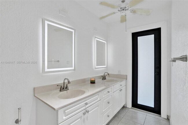 Building Photo - 16653 Golfview Dr