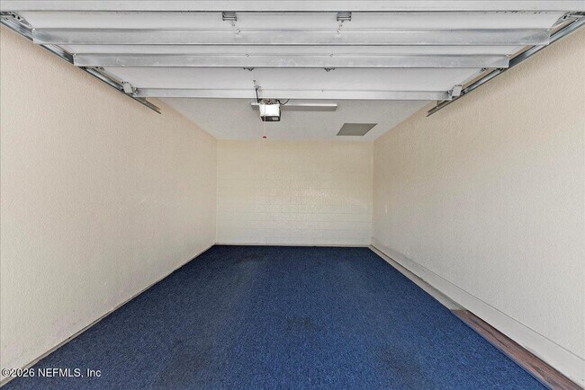 Building Photo - 115 Riverview Bend S