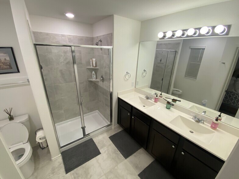 Master bath - 15208 Spruce Frost Cv