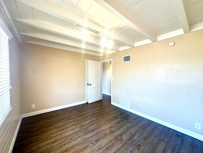 Building Photo - Desert Club Apartments