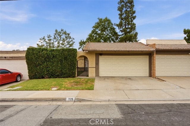 Building Photo - 725 Palomares Ave