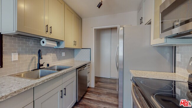 Building Photo - 8740 Tuscany Ave