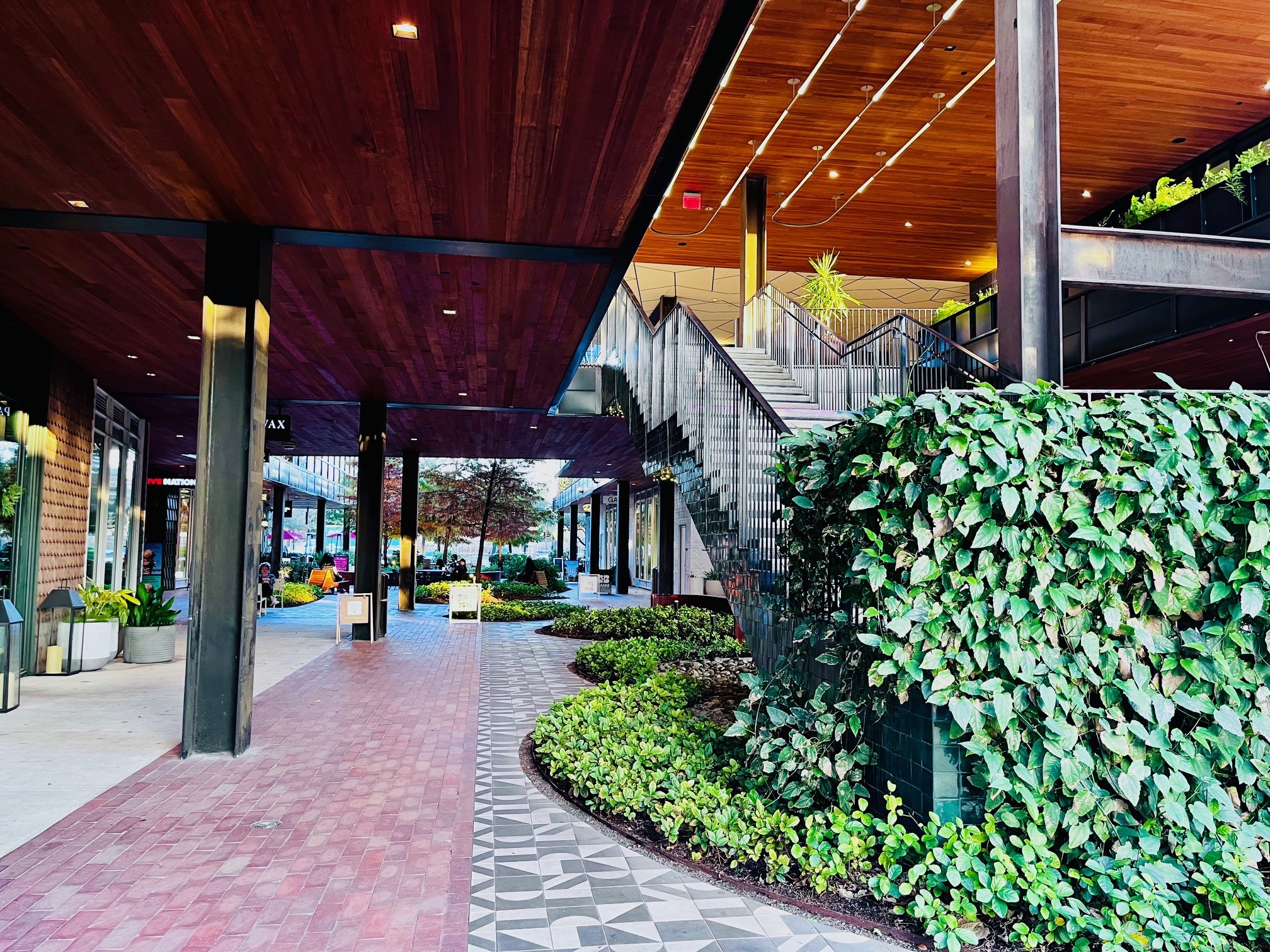 Building Photo - 405 W Drew St