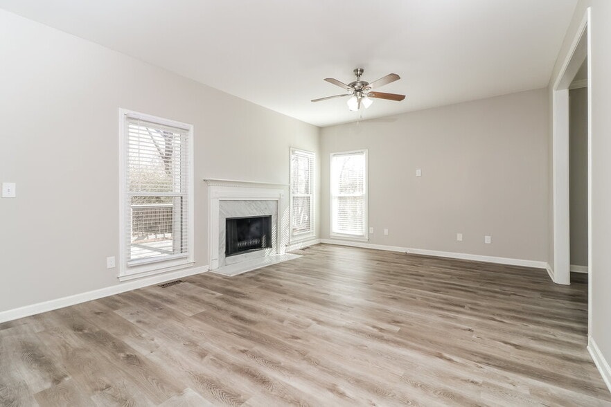 Building Photo - 245 St Martins Dr SE