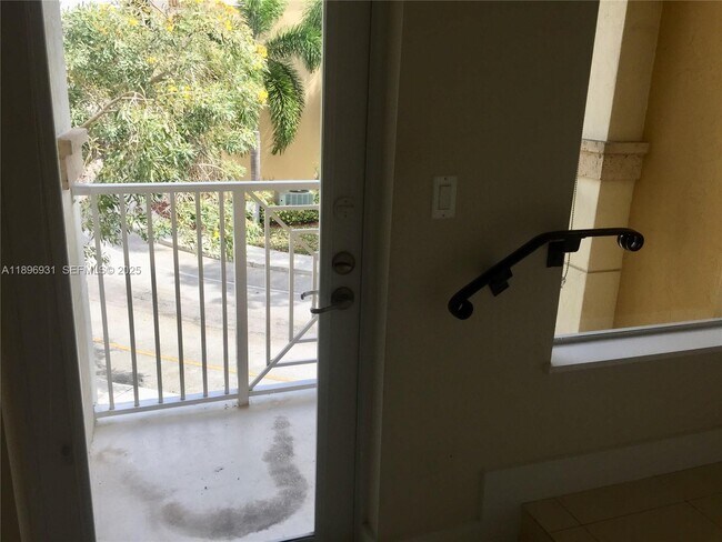 Building Photo - 2700 NE 184th Terrace