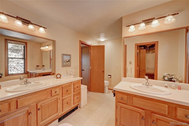 Building Photo - 131 Meadow Ln