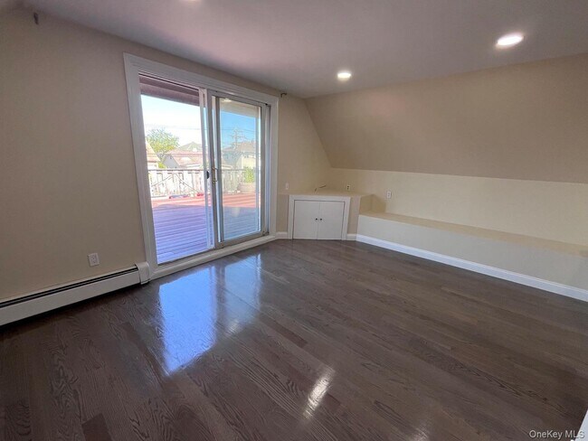 Building Photo - 252 Lindell Blvd