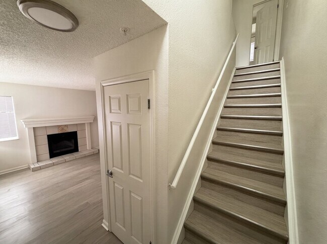 Building Photo - 694 Walden Cir