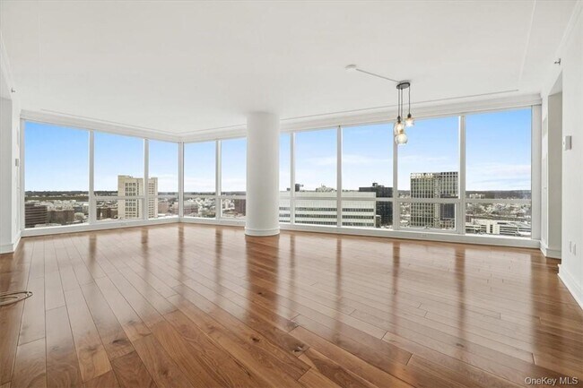 Building Photo - 5 Renaissance Square