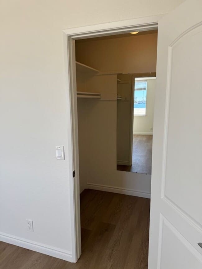 Building Photo - Steps from Alamitos Beach! Modern 1 bed 1 ...