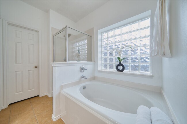 Building Photo - 9610 Beckwood Post Dr