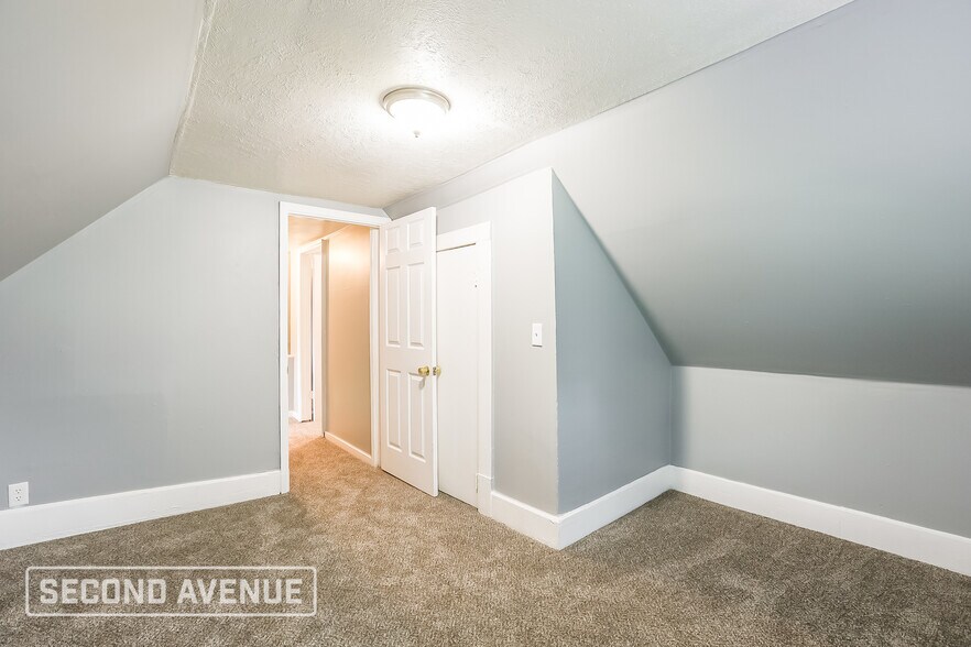 Building Photo - 424 W 41st St