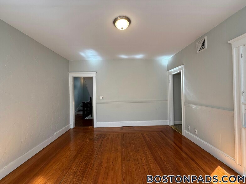 Building Photo - 41 Simpson Ave