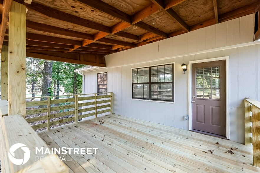 Building Photo - 3010 Lone Oak Rd