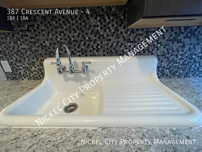 Building Photo - 387 Crescent Ave