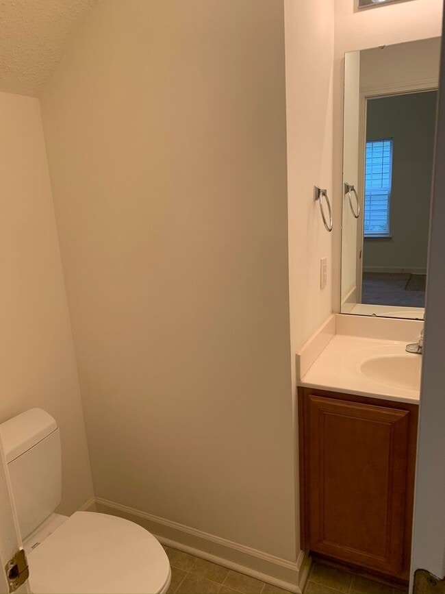 Building Photo - 205 Clusters Cir