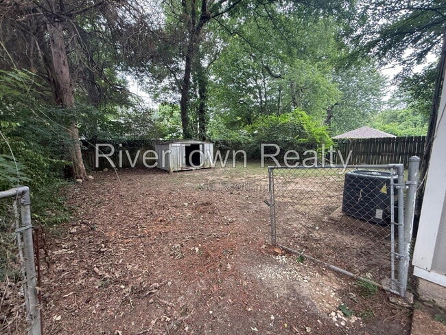 Building Photo - 3633 N Lloyd Cir