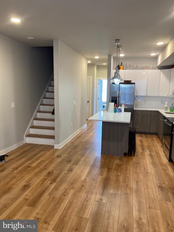 Building Photo - 2553 N Front St