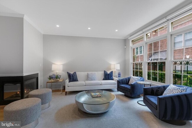 Building Photo - 1507 N Colonial Terrace