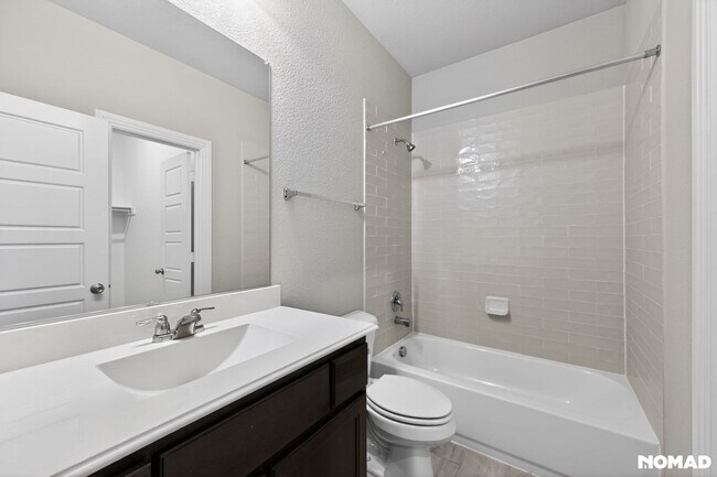 Building Photo - Spacious 4Bd/3Bath House in Little Elm