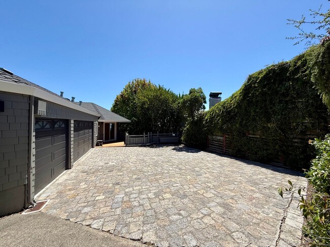 Building Photo - PANORAMIC BAY VIEW ESTATE IN PRESTIGIOUS TIBURON