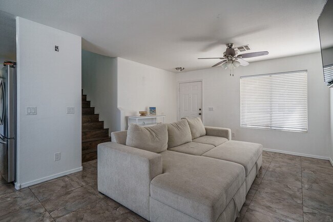 Building Photo - LOVELY 3 BED/2.5 BATH HOME WITH POOL!
