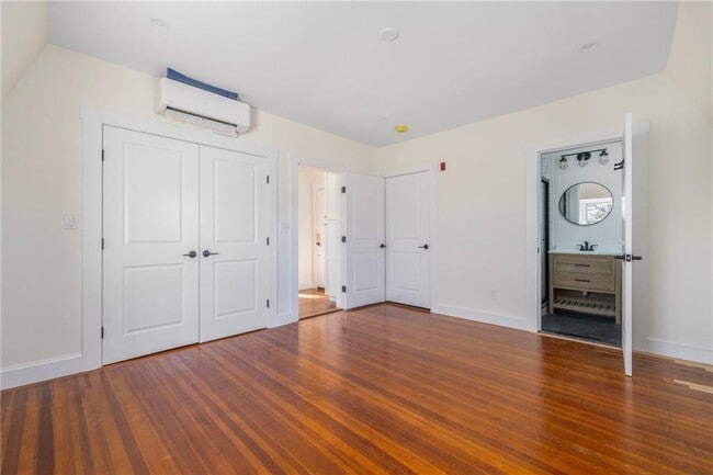 Building Photo - 67 Perry St