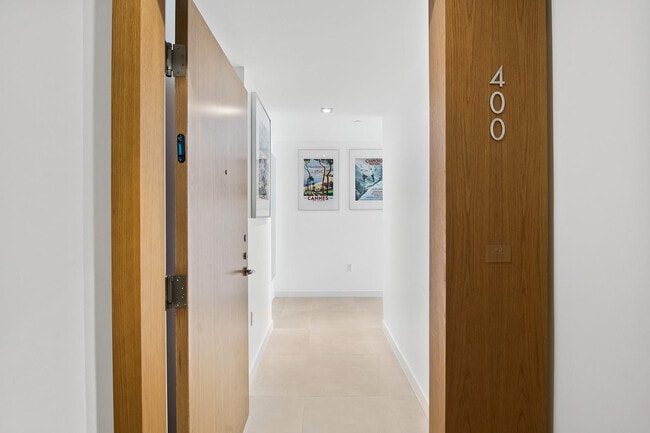 Building Photo - 401 N Birch Rd