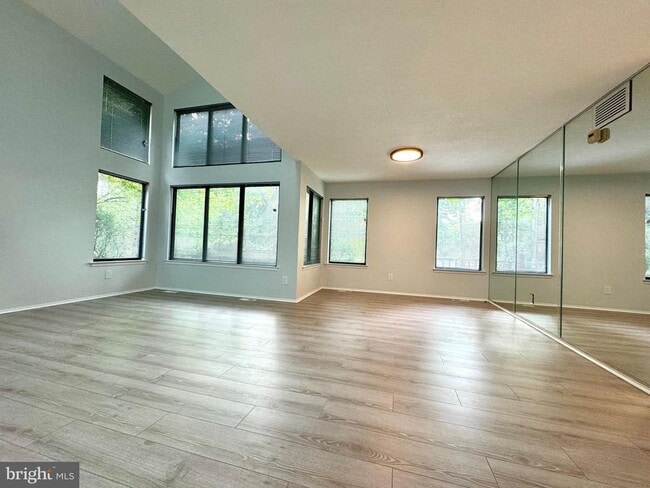 Building Photo - 104 Sayre Dr