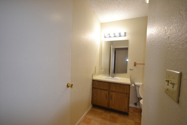 Building Photo - Buffalo Apartments (Bison Terrace)